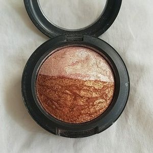 MAC Engaging Mineralize Eyeshadow
